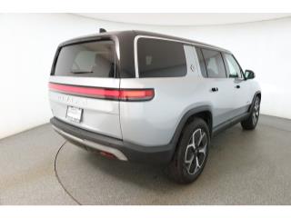 2023 Rivian R1S
